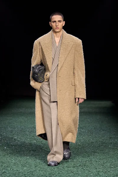 Look 30